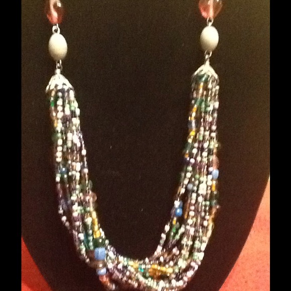 🌹🌹REDUCED - Multi-Colored Beaded Necklace - Picture 2 of 3