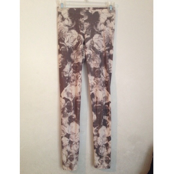 BDG leggings with rose pattern