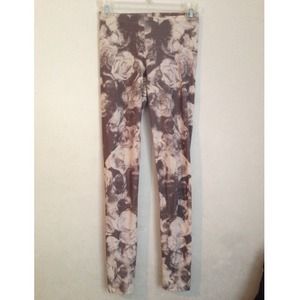 BDG leggings with rose pattern