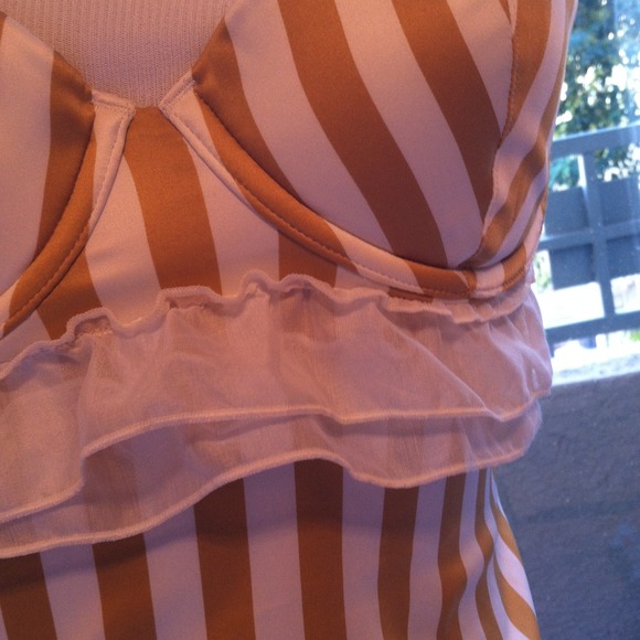 Golden stripped lingerie! Victoria Secret bundled - Picture 3 of 4