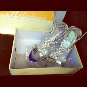 Michael Angelo hills from David's Bridal