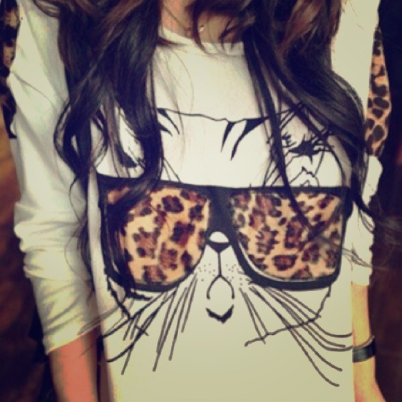 SOLD in bundle!! Adorable cat in sunglasses tee
