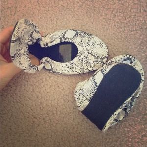 Ballet flats, size 6, super comfy, only worn once!