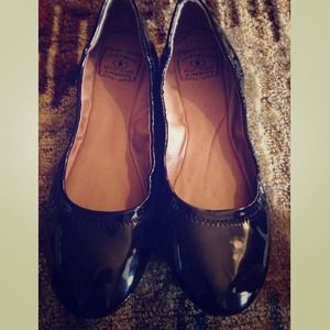 AWSOME SZ 10 PATENT LEATHER LUCKY BRAND FLATS!!