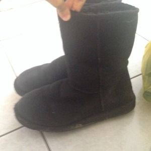 BLACK SHORT UGGS
