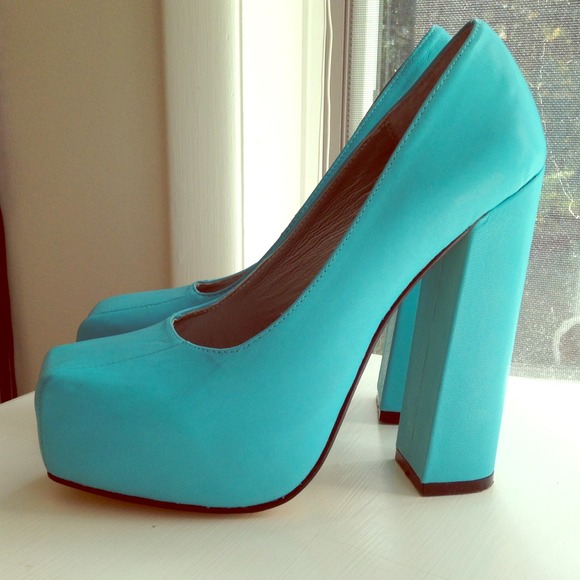 LF Shoes - Turquoise blue leather pump