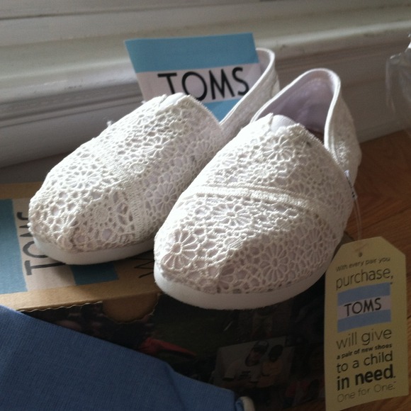 TOMS Shoes - White Crochet TOMS!