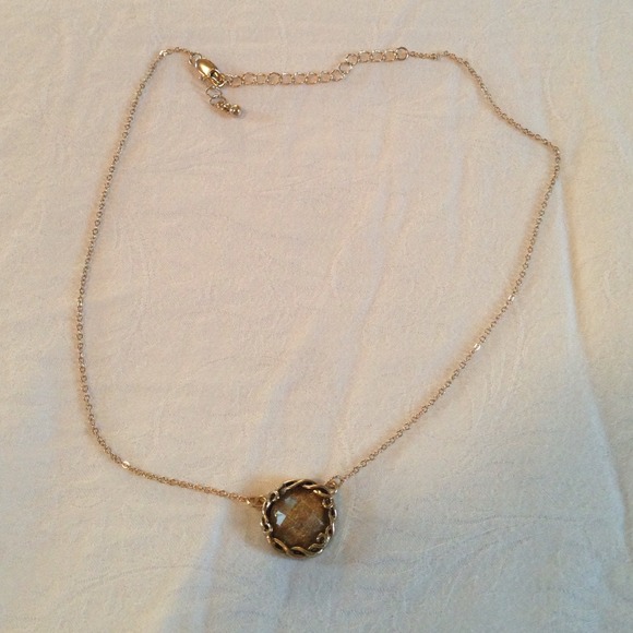 🚫SOLD🚫Gorgeous gold stone necklace. - Picture 2 of 4