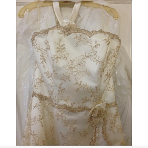 White satin peal crystal wedding gown. Never used - Picture 3 of 4