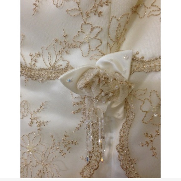 White satin peal crystal wedding gown. Never used - Picture 4 of 4