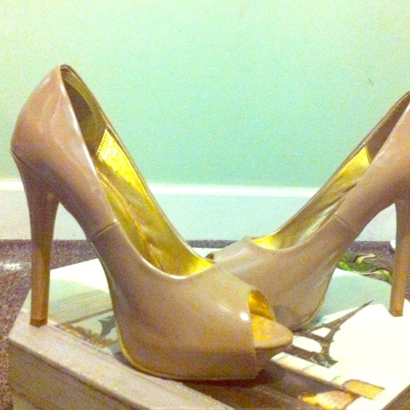 Forever 21 NUDE heels