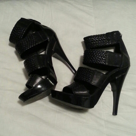 HP BCBG MAXAZRIA HEELS - Picture 3 of 4