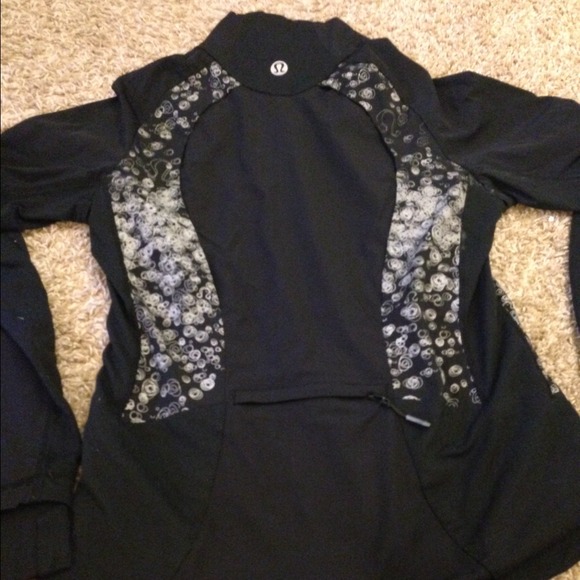 Sol🚫Size 6 Lululemon jacket - Picture 3 of 3