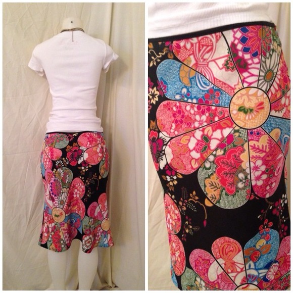 Midi Flower Skirt π - Picture 2 of 2