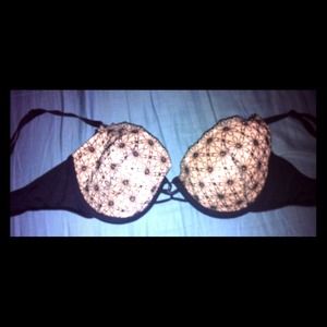 ❌❌SOLD❌❌ Black & Creme Flower Lace Bra