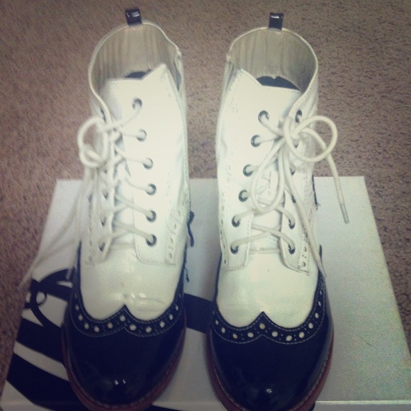 Unique Oxford, good with jeans and leggings