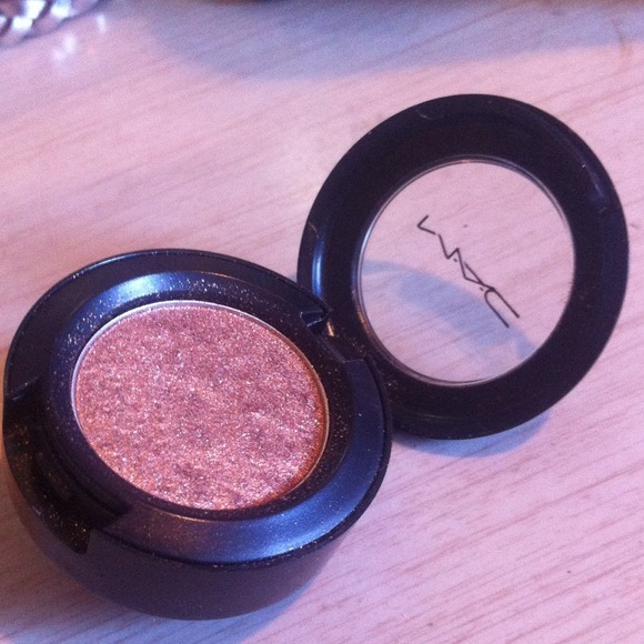 MAC honey lust lustre single eyeshadow gold