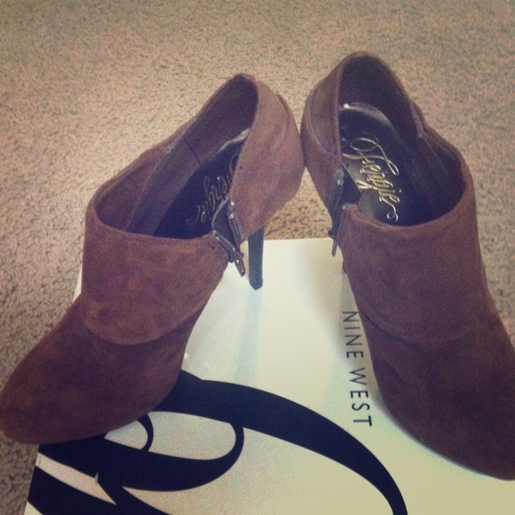 High heel bootie