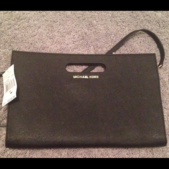 Michael Kors Clutches & Wallets - 👜 Michael Kors clutch