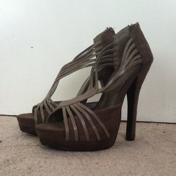 Super cute high heels! only worn once!😍 - Picture 2 of 3