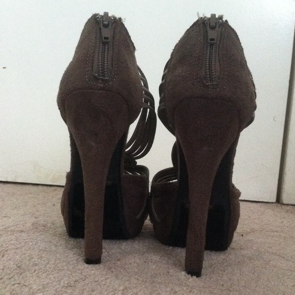 Super cute high heels! only worn once!😍 - Picture 3 of 3