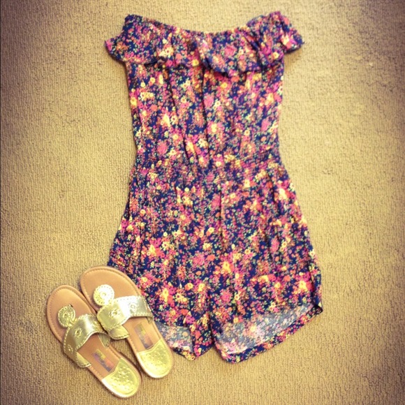 🚫SOLD🚫🌷FOREVER 21 ROMPER🌷