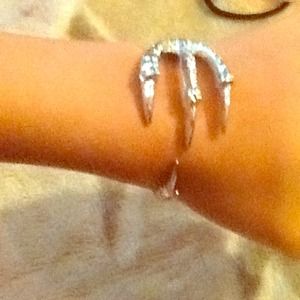 Claw bracelet in silver