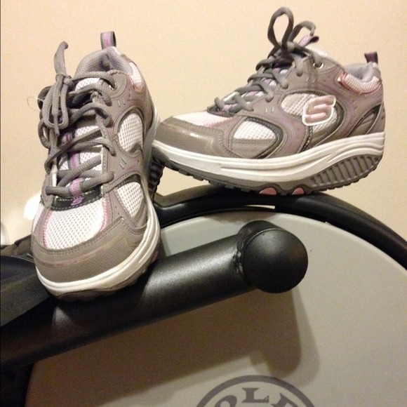 ❌SOLD❌on a diff site. Skechers Shape Ups