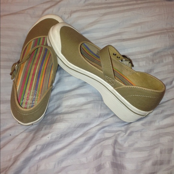 Dansko vegan shoes