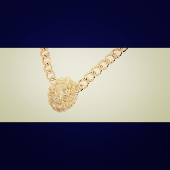 Lion head pendant necklace