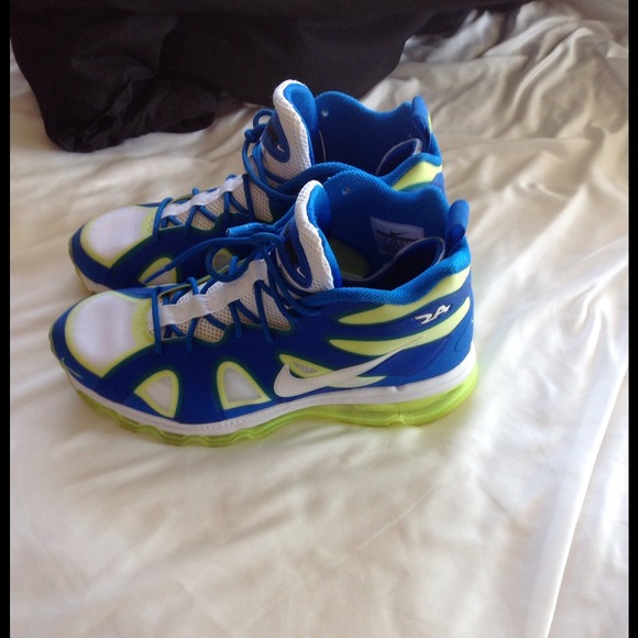 SOLD!!!!!Mens Ken Griffey Jr Sneakers