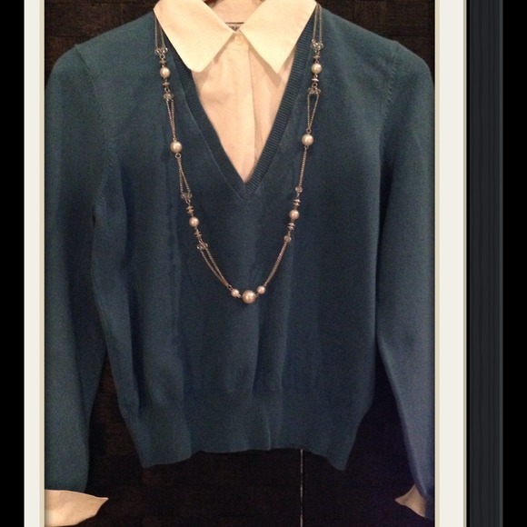 SALE!!💥Bill Blass blue cardigan with collar