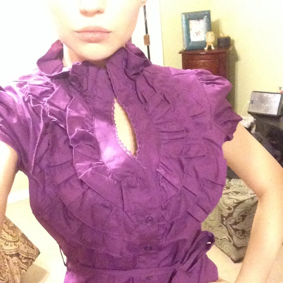 FINAL SALE🎉HP🎉 The Perfect Purple Ruffled Top - Picture 3 of 4