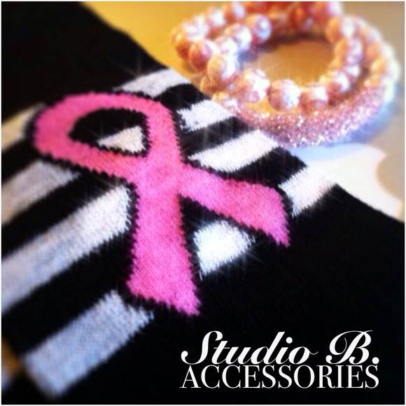 🔴SOLD🔴Breast Cancer Awareness "The Cure" socks
