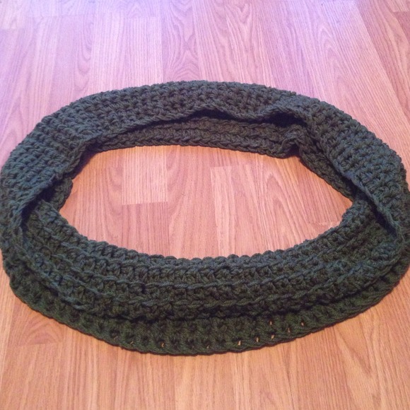 NWOT circle infinity scarf