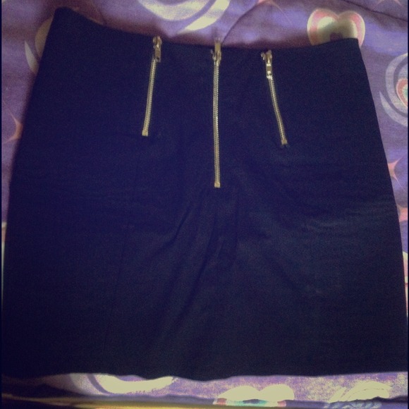 Black pencil skirt