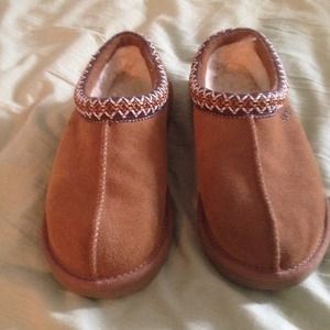 Ugg clogs like new
