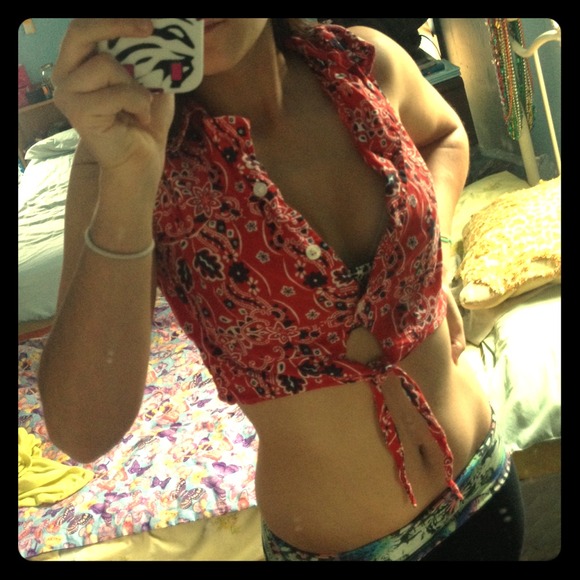 ❌Traded bundle❌ red belly shirt +bra