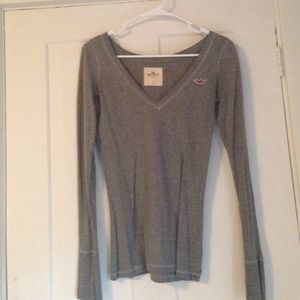 Long sleeve Hollister vneck