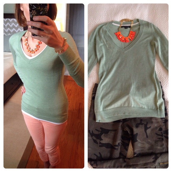 ***SOLD*** Green v-neck Banana Republic sweater