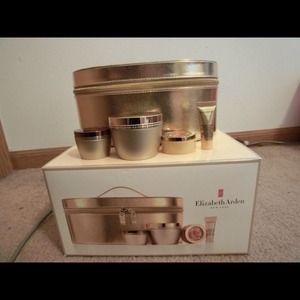 Brand New EA Ceramide Premiere Gift Set!!!!!!!!!!!