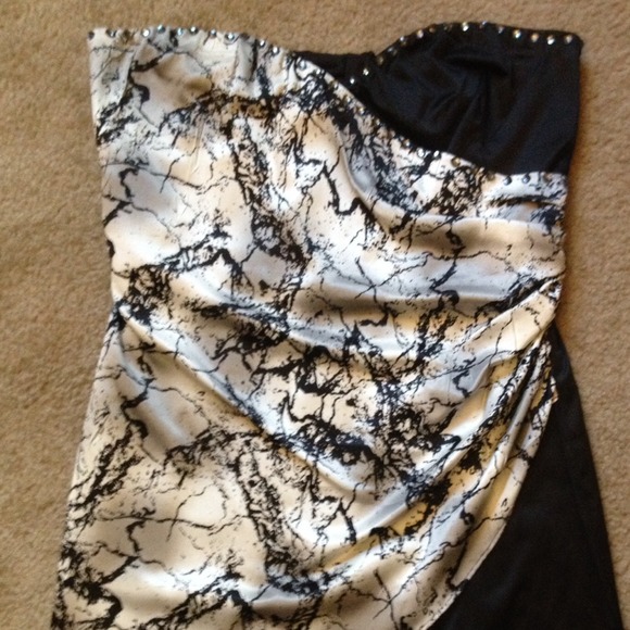 SOLD- Black and White H&M cocktail dress - Picture 2 of 2