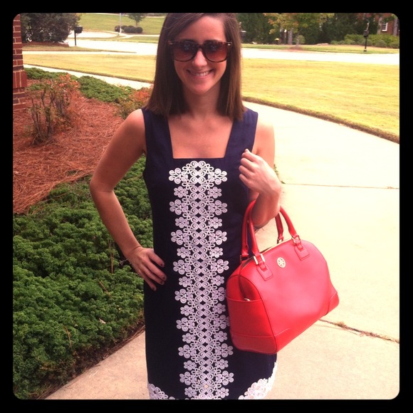 Lilly Pulitzer size 2 navy and white dress!!