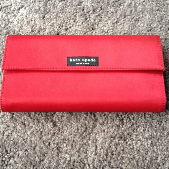 kate spade Clutches & Wallets - 🎉Host Pick🎉 Kate Spade Wallet - Red/Cranberry