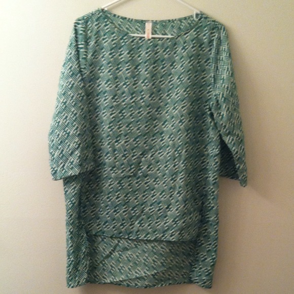 Green and white top - Picture 1 of 3