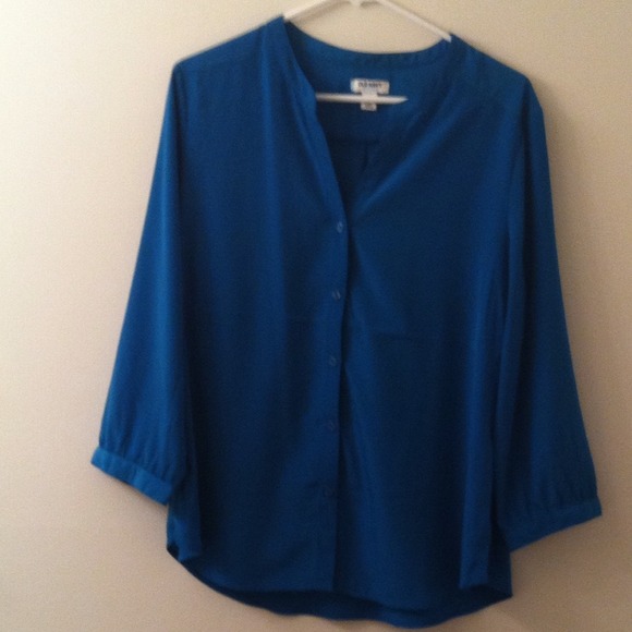 Pretty teal 100% polyester top!