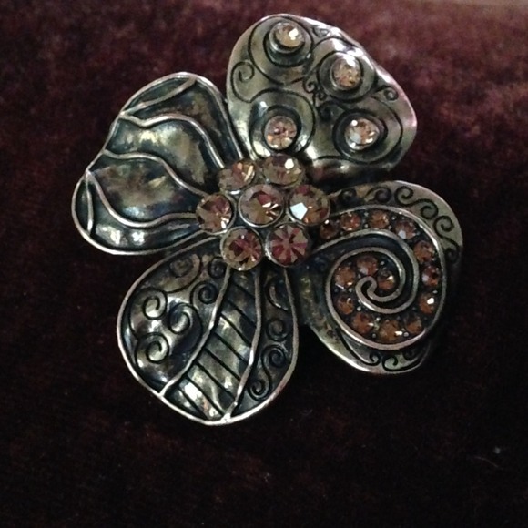 Rustic Goldtone Fashion Flower Ring - Picture 2 of 3