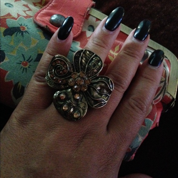 Rustic Goldtone Fashion Flower Ring - Picture 3 of 3