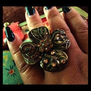 Rustic Goldtone Fashion Flower Ring