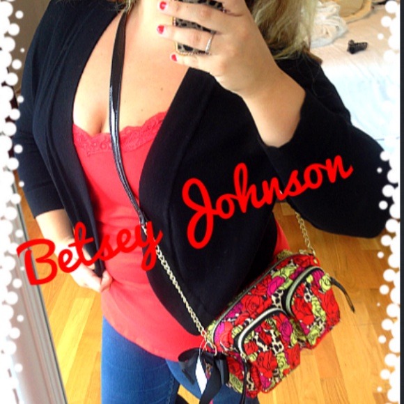 Betsey Johnson Handbags - NWT🎉Bestey Johnson cheetah & floral crossbody bag